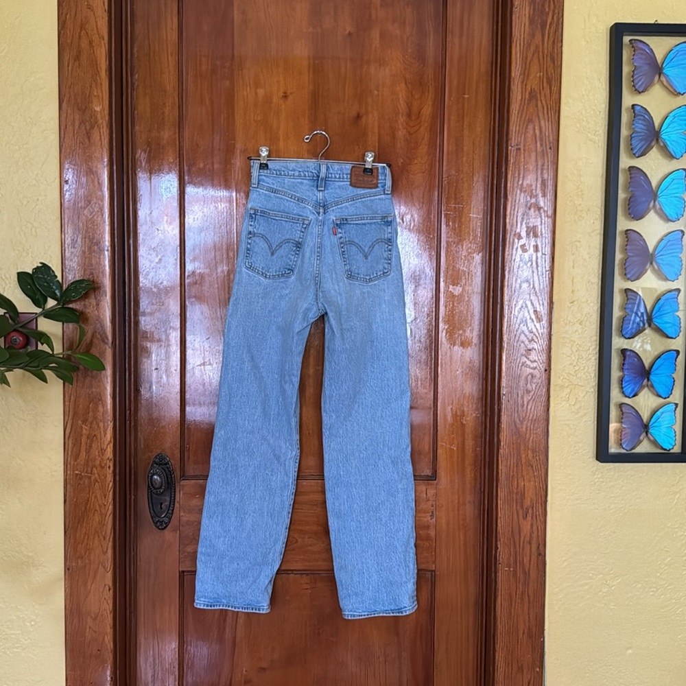 Levi’s ribcage straight light wash denim size 25 high rise jeans